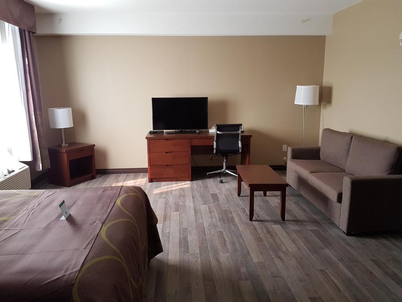 Super 8 By Wyndham Hardisty Hotel Exterior photo